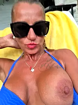 housewifebella online show from July 17, 5:07 pm