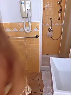 housewifebella online show from July 29, 9:29 am