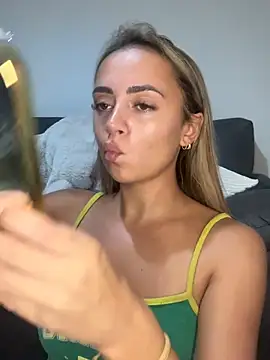 Harrietbronzex online show from August 1, 3:33 pm
