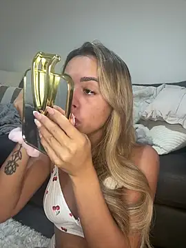 Harrietbronzex online show from August 3, 2:22 pm