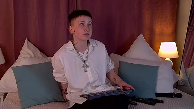 Snapshot of JeanDiamond chatting on June 18, 10:47 pm JeanDiamond online show from June 18, 10:47 pm