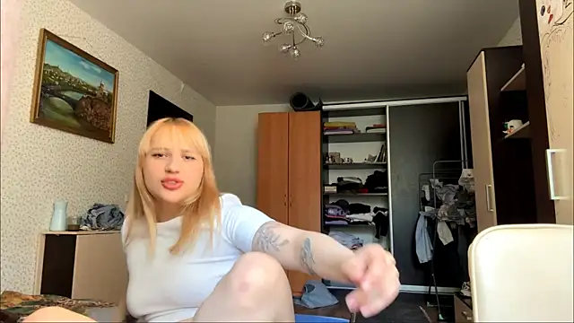 Snapshot of EllanFernandes chatting on June 17, 6:16 am EllanFernandes online show from June 17, 6:16 am