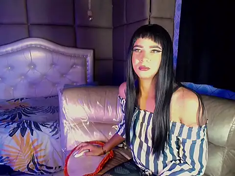 Clarissa Gill online show from June 17, 10:43 pm