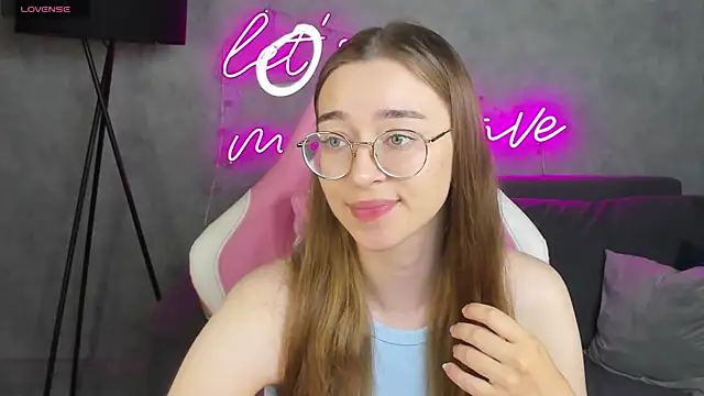 Lucy Green online show from June 28, 1:00 am