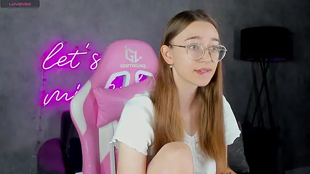 Lucy Green online show from June 29, 12:39 am