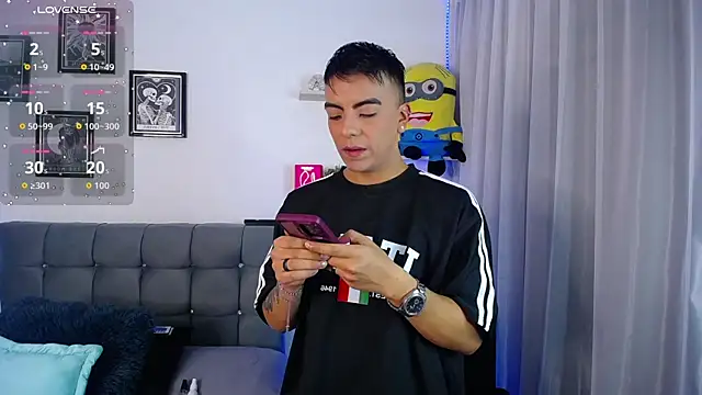 esdavidhernandez  online show from June 21, 12:24 am