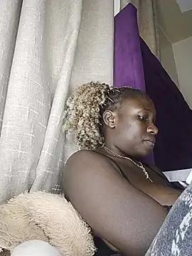 Snapshot of Sexxy_gettty chatting on July 17, 12:45 pm Sexxy gettty online show from July 17, 12:45 pm