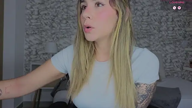 Snapshot of Isabella_Bliss chatting on June 28, 9:21 pm Isabella Bliss online show from June 28, 9:21 pm