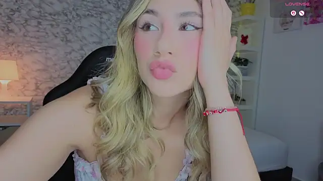 Snapshot of Isabella_Bliss chatting on June 29, 7:58 pm Isabella Bliss online show from June 29, 7:58 pm