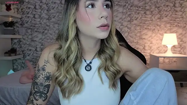 Snapshot of Isabella_Bliss chatting on July 27, 10:39 pm Isabella Bliss online show from July 27, 10:39 pm