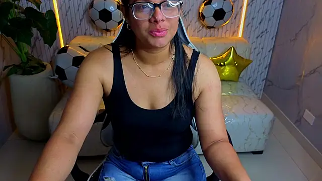 Snapshot of sarah_bay_tx chatting on June 21, 12:30 pm sarah bay tx online show from June 21, 12:30 pm