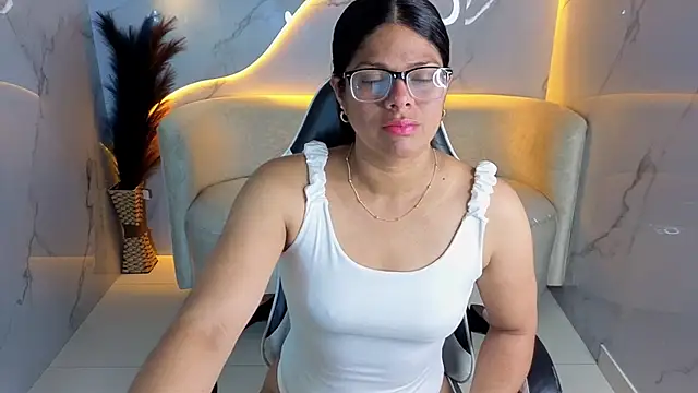 Snapshot of sarah_bay_tx chatting on July 12, 12:40 pm sarah bay tx online show from July 12, 12:40 pm