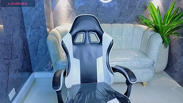 Snapshot of sarah_bay_tx chatting on July 21, 8:11 pm sarah bay tx online show from July 21, 8:11 pm