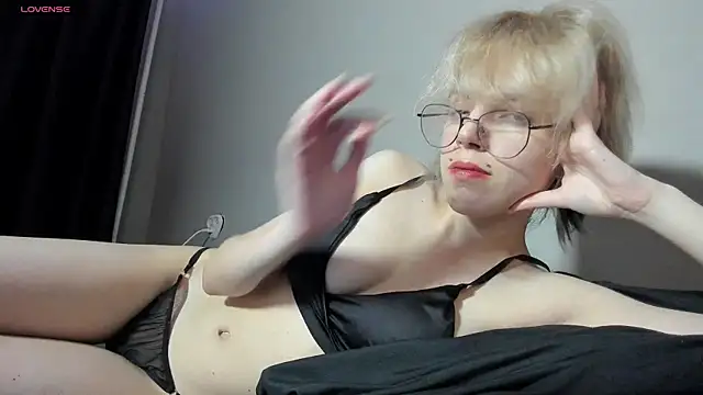  Rene Yolker  online show from July 5, 5:20 pm