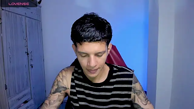 Snapshot of tylerrnova chatting on June 18, 10:36 pm tylerrnova online show from June 18, 10:36 pm