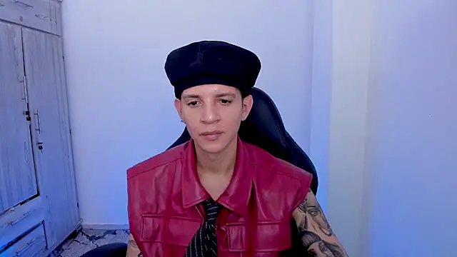 Snapshot of tylerrnova chatting on July 15, 3:01 am tylerrnova online show from July 15, 3:01 am