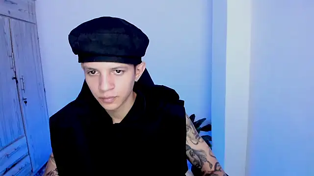 Snapshot of tylerrnova chatting on July 22, 3:31 am tylerrnova online show from July 22, 3:31 am