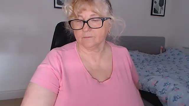 NoraMelow online show from July 4, 11:05 am
