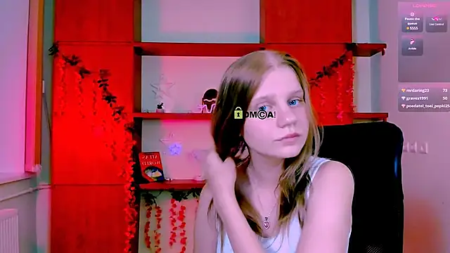 Snapshot of bella_sky11 chatting on June 27, 12:22 pm bella sky11 online show from June 27, 12:22 pm