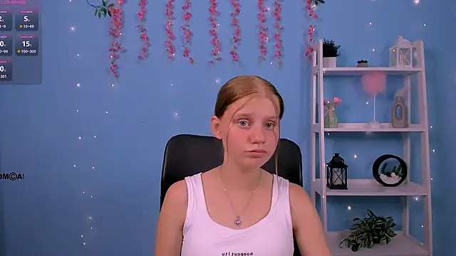 Snapshot of bella_sky11 chatting on June 30, 12:06 pm bella sky11 online show from June 30, 12:06 pm