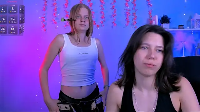 Snapshot of bella_sky11 chatting on July 6, 6:43 pm bella sky11 online show from July 6, 6:43 pm