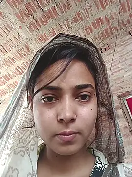 Snapshot of Simran_143 chatting on June 18, 7:41 am Simran 143 online show from June 18, 7:41 am