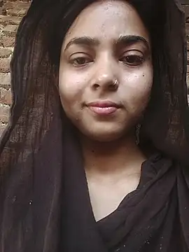 Snapshot of Simran_143 chatting on June 25, 5:23 am Simran 143 online show from June 25, 5:23 am