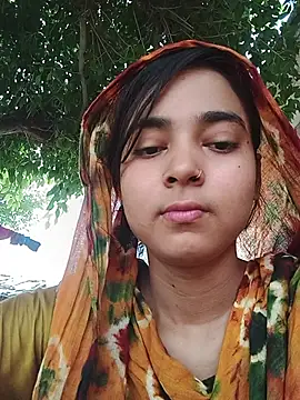 Snapshot of Simran_143 chatting on July 15, 4:18 am Simran 143 online show from July 15, 4:18 am
