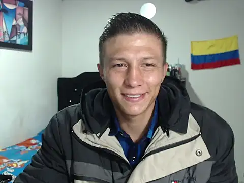Snapshot of Stiiveen777 chatting on July 12, 8:27 am Stiiveen777 online show from July 12, 8:27 am