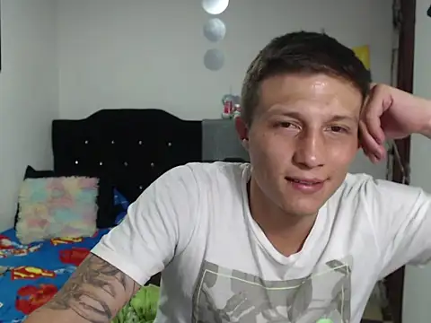 Snapshot of Stiiveen777 chatting on July 16, 12:38 am Stiiveen777 online show from July 16, 12:38 am