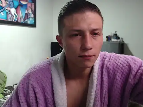 Snapshot of Stiiveen777 chatting on August 8, 12:51 pm Stiiveen777 online show from August 8, 12:51 pm