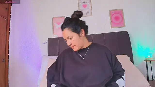 samm curvy online show from July 15, 7:41 pm