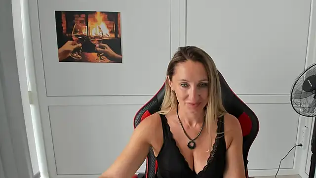 LilyDreamm online show from July 24, 10:35 am