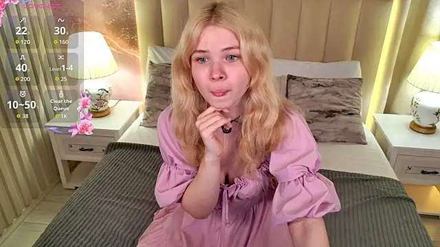 Snapshot of ChloeWells chatting on July 8, 3:33 am ChloeWells online show from July 8, 3:33 am