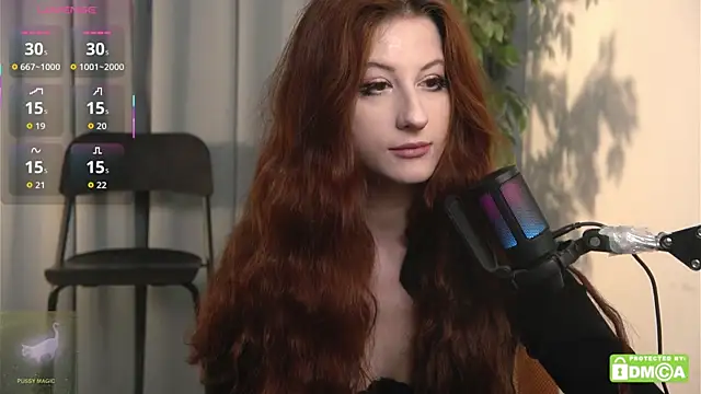 Snapshot of CatyPurrrrr chatting on July 4, 5:24 am CatyPurrrrr online show from July 4, 5:24 am