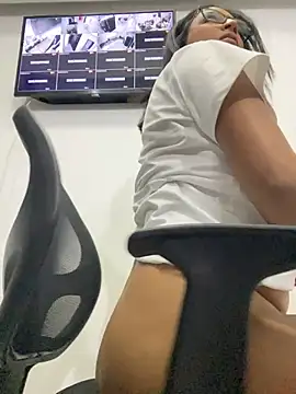 Snapshot of Julieta_Vegaax chatting on July 17, 1:56 am Julieta Vegaax online show from July 17, 1:56 am