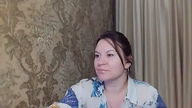 Lauralison online show from July 24, 8:40 pm