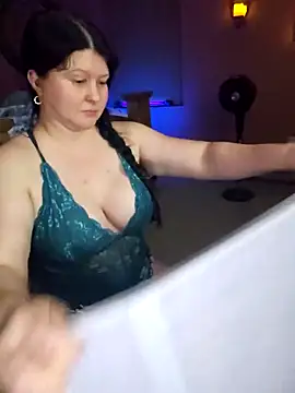 Snapshot of SpicyRosy chatting on June 21, 2:58 am SpicyRosy online show from June 21, 2:58 am