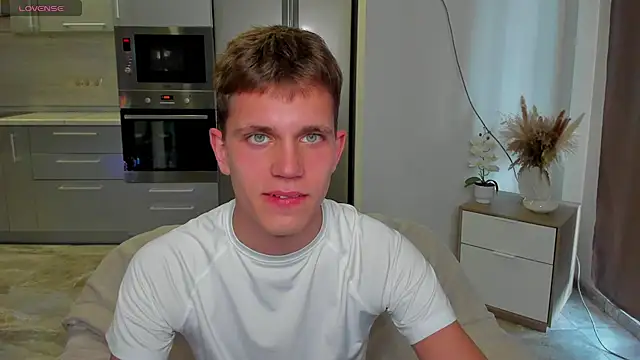 m0neyken online show from August 4, 2:15 am