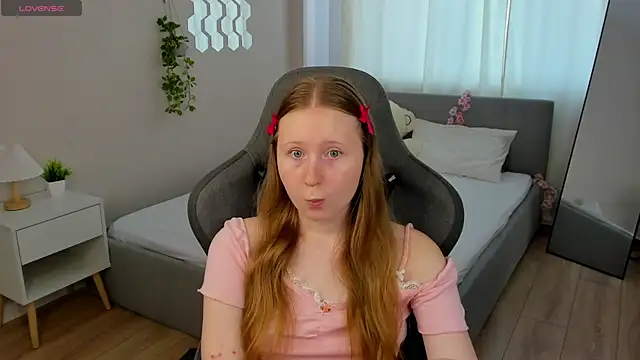 Snapshot of LiliTiny chatting on July 19, 3:21 am LiliTiny online show from July 19, 3:21 am