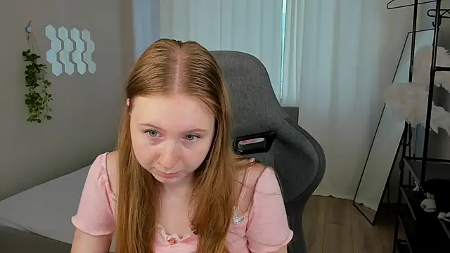 Snapshot of LiliTiny chatting on July 22, 2:14 am LiliTiny online show from July 22, 2:14 am