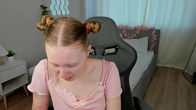 Snapshot of LiliTiny chatting on July 23, 1:58 am LiliTiny online show from July 23, 1:58 am