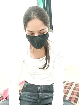 hot renuu online show from June 19, 12:09 pm