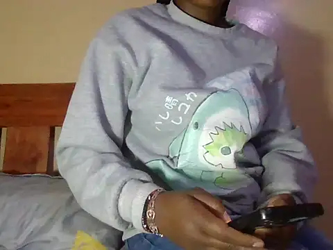 Snapshot of Priscay chatting on July 17, 4:41 am Priscay online show from July 17, 4:41 am