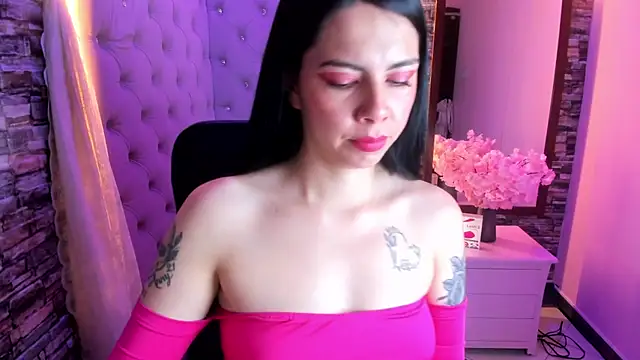 Snapshot of Chloe_Crysstal chatting on July 11, 12:19 pm Chloe Crysstal online show from July 11, 12:19 pm