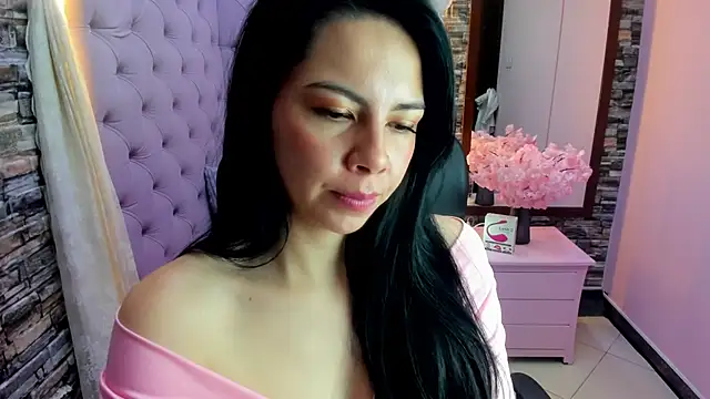 Snapshot of Chloe_Crysstal chatting on July 13, 11:46 am Chloe Crysstal online show from July 13, 11:46 am