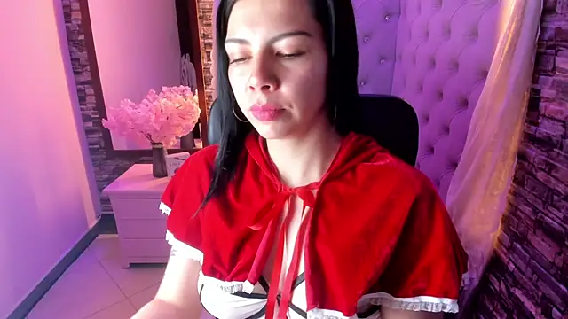 Snapshot of Chloe_Crysstal chatting on July 16, 11:38 am Chloe Crysstal online show from July 16, 11:38 am