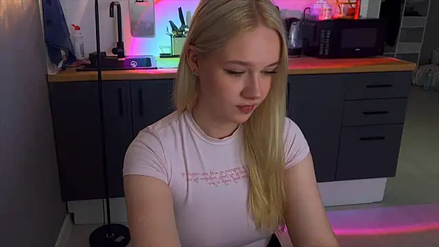 Snapshot of MichelleMargiela chatting on July 11, 2:58 am MichelleMargiela online show from July 11, 2:58 am