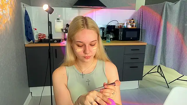 Snapshot of MichelleMargiela chatting on July 31, 4:12 am MichelleMargiela online show from July 31, 4:12 am