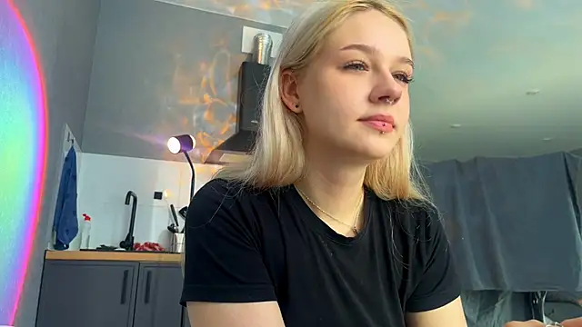 Snapshot of MichelleMargiela chatting on August 6, 4:14 am MichelleMargiela online show from August 6, 4:14 am